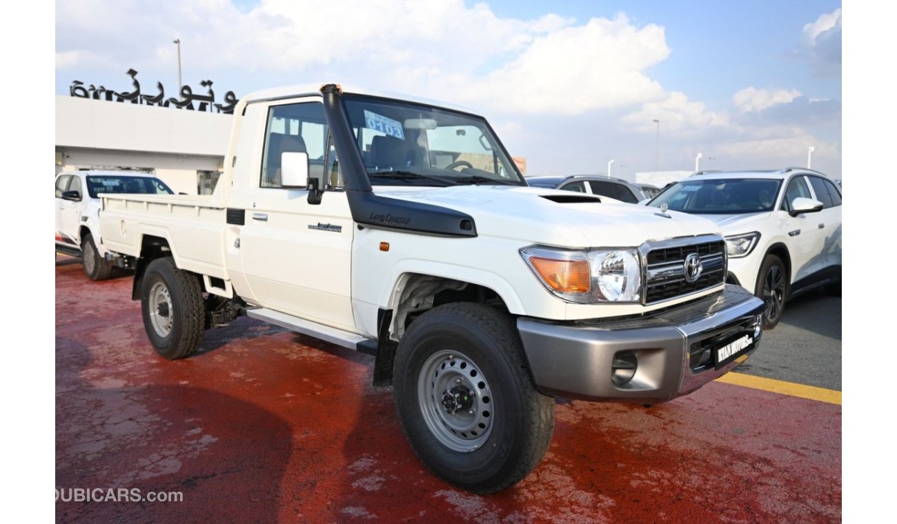 Toyota Land Cruiser Pick Up Toyota Land Cruiser (70 Series) 4.5L Diesel, Pickup 4WD, 2 Door, Manual Transmission, Tire Lock, Sin