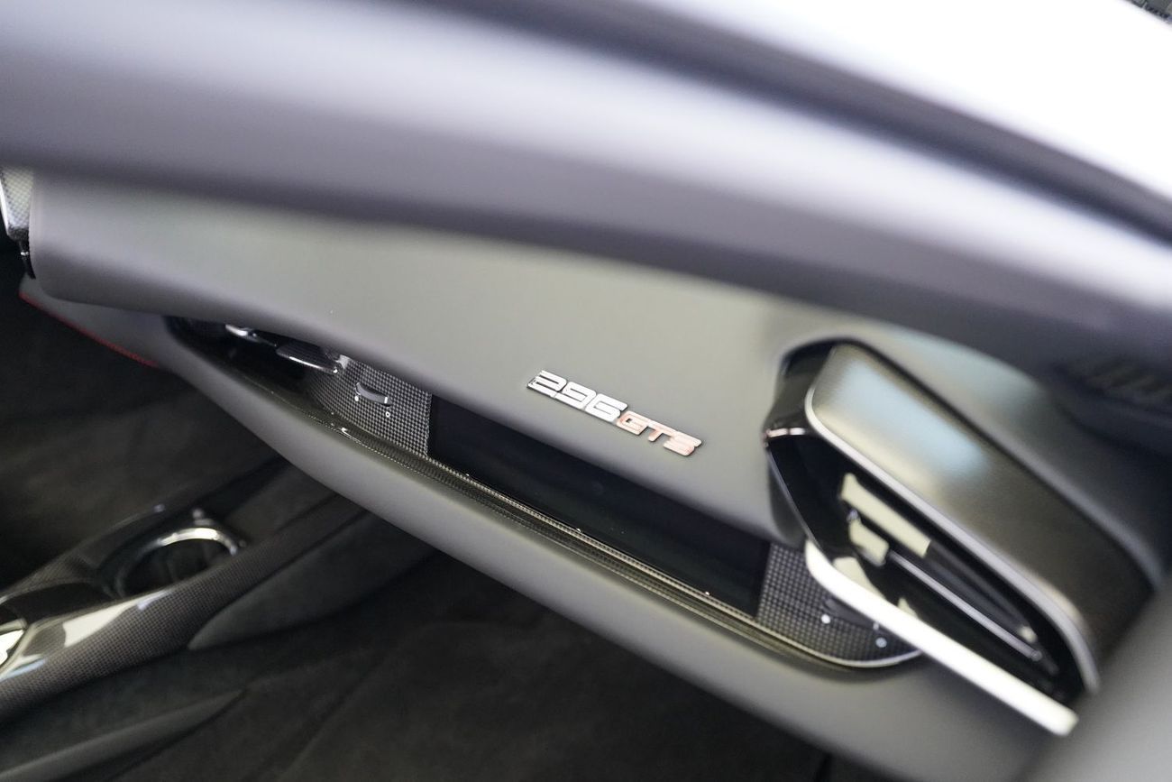 فيراري 296 GTS