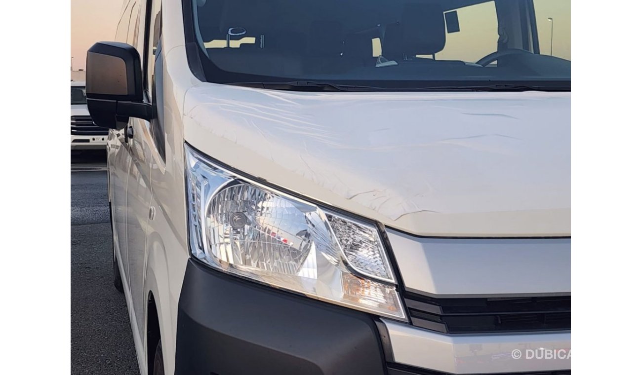 Toyota Hiace Toyota Hiace Highroof 3.5L 6 Clindyer  Black Bumper Manual Transmission