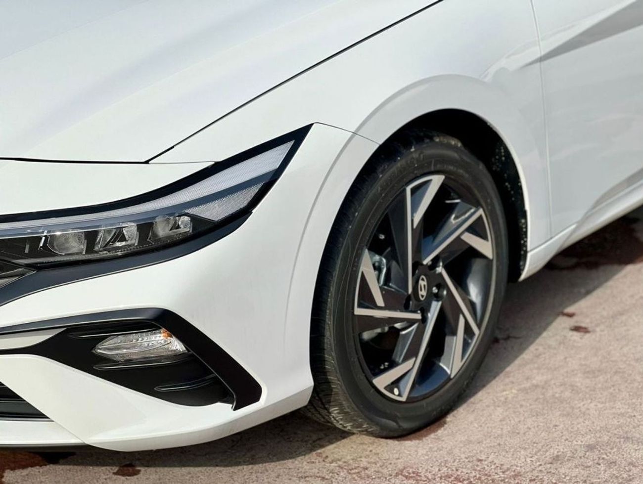 هيونداي إلانترا HYUNDAI ELANTRA 1.5L ELITE GLX FULL OPTION MODEL 2024