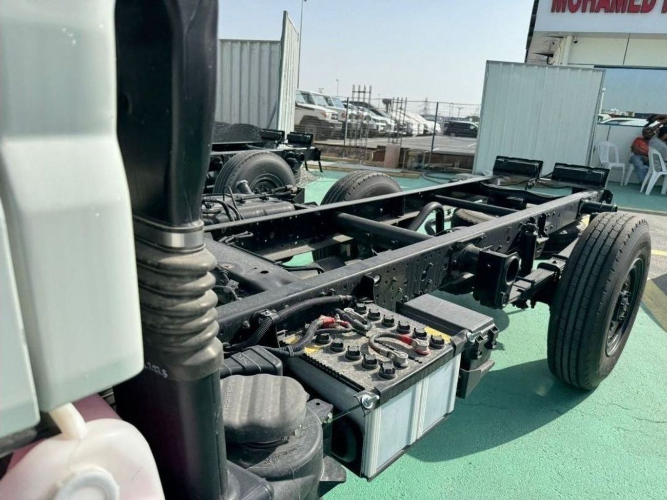 ميتسوبيشي فوسو كانتير 2.7L DIESEL 4X2 M/T 2.5 TON SHORT 2023