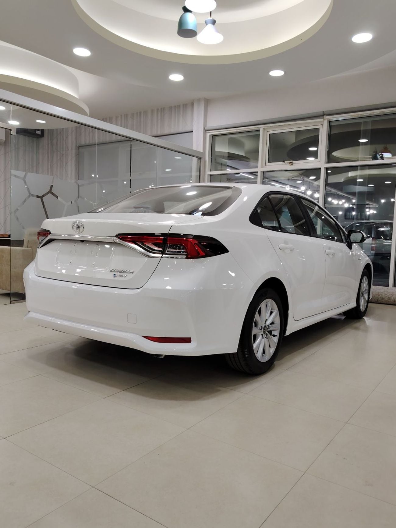 تويوتا كورولا GLI Moonroof Hybrid 1.8L