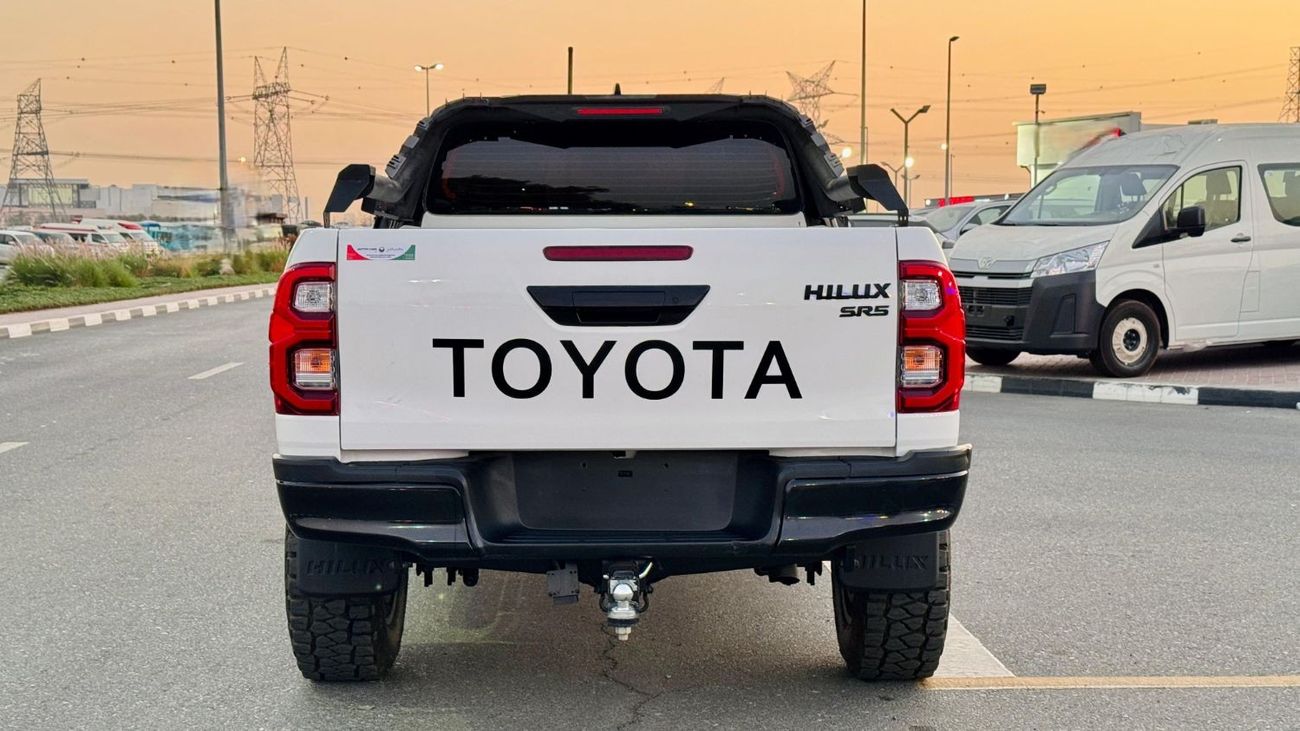 تويوتا هيلوكس SMART CAB | PREMIUM BULL BAR INSTALLED | RHD | 2023 | 2.8L DIESEL ENGINE | AUTOMATIC  | PUSH START E
