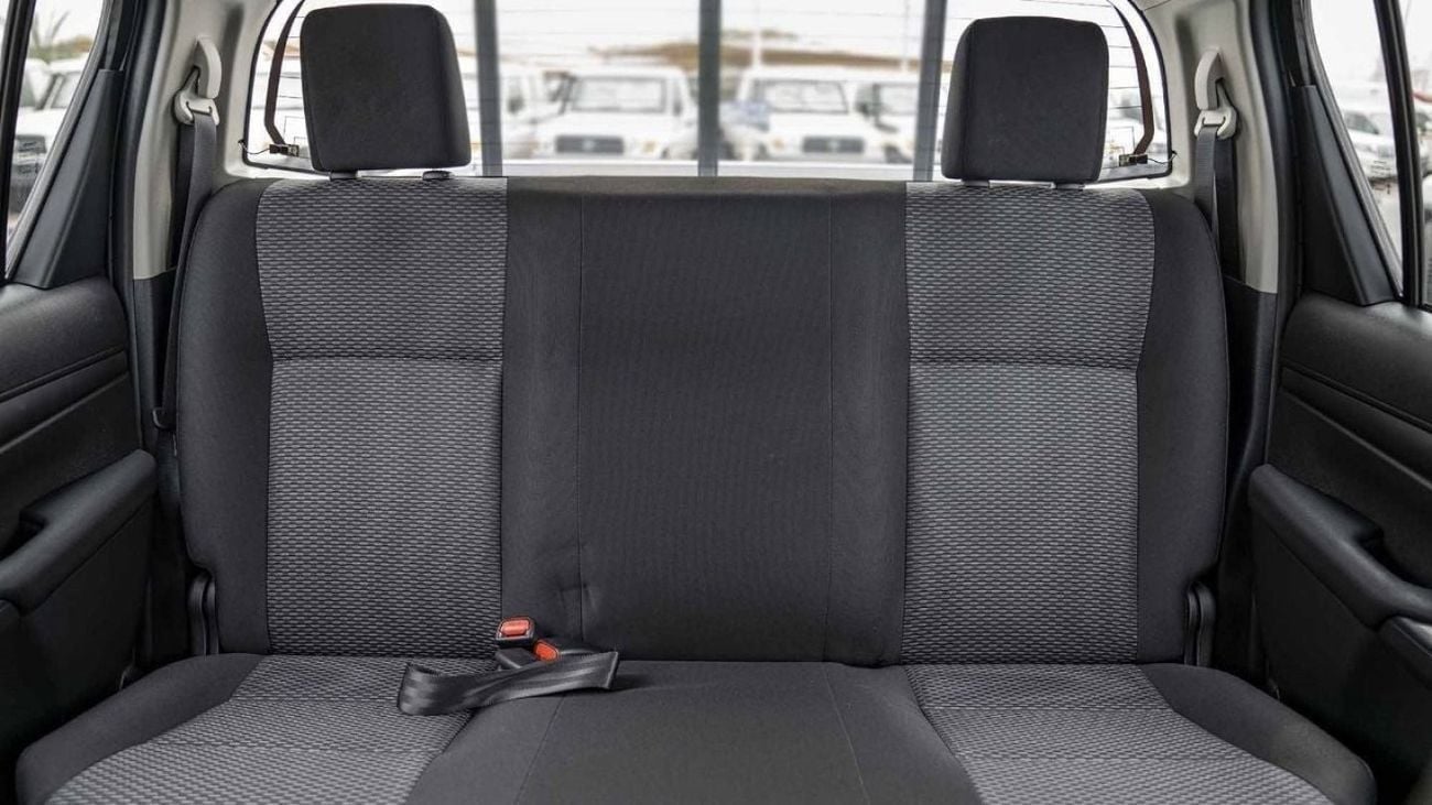 تويوتا هيلوكس SGLX Toyota Hilux 2.4 Manual Mid Option 2024