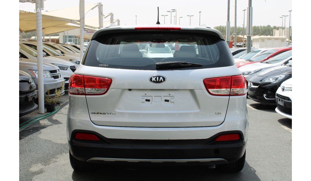 Kia Sorento NEW SHAPE - GCC - ACCIDENTS FREE - ORIGINAL PAINT - AWD - MID OPTION - CAR IS IN PERFECT CONDITION I