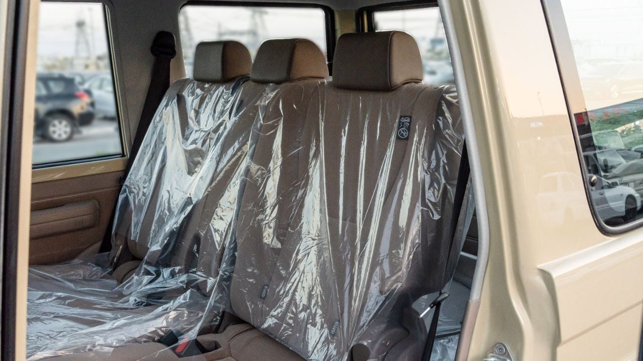 تويوتا لاند كروزر 70 HT VXR 2026 Toyota Land Cruiser LC76 4.0L AT Petrol (Mid Option) Beige