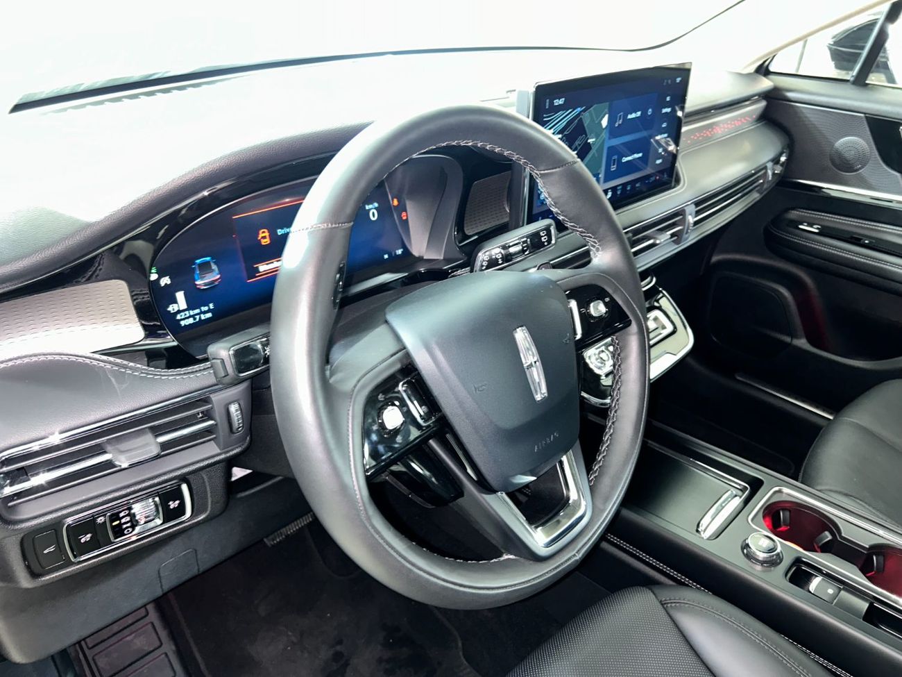 Lincoln Corsair RESERVE COR425/AL TAYER MOTORS/AL QOUZ SHOWROOM