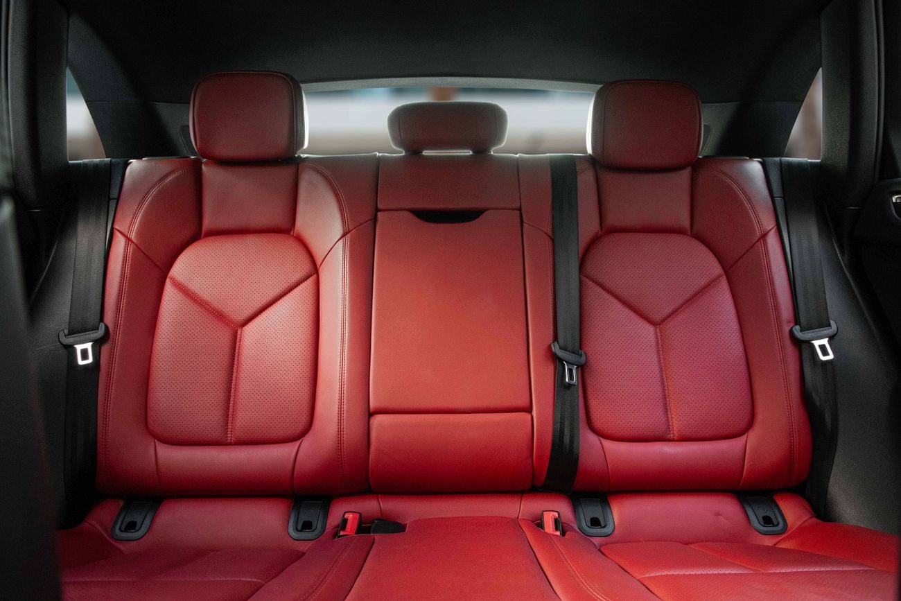 بورش ماكان Macan | 3,290 P.M | 0% Downpayment | FULL PORSCHE HISTORY | SAPPHIRE BLUE!