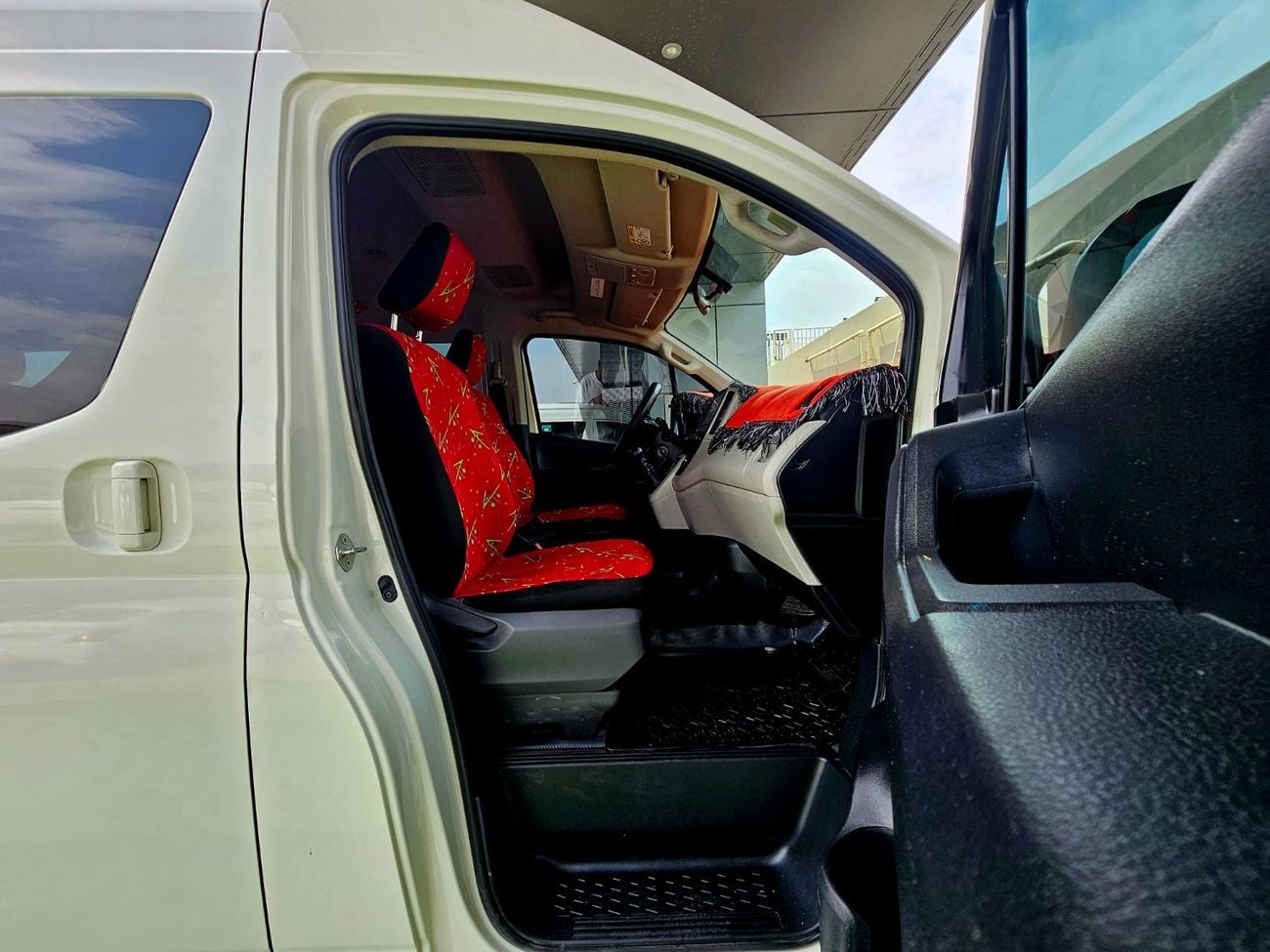 تويوتا هاياس GL PASSENGER/ PATROL MANUAL/ 3.5 V6/ LOW MILEAGE