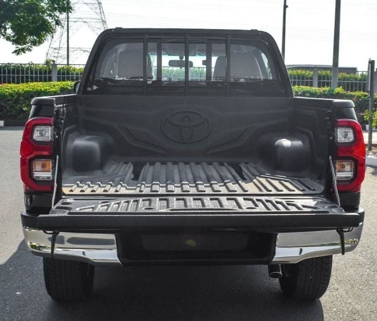 Toyota Hilux TOYOTA HILUX 2.7L AT PETROL FULL PUSH START 2024 MODEL