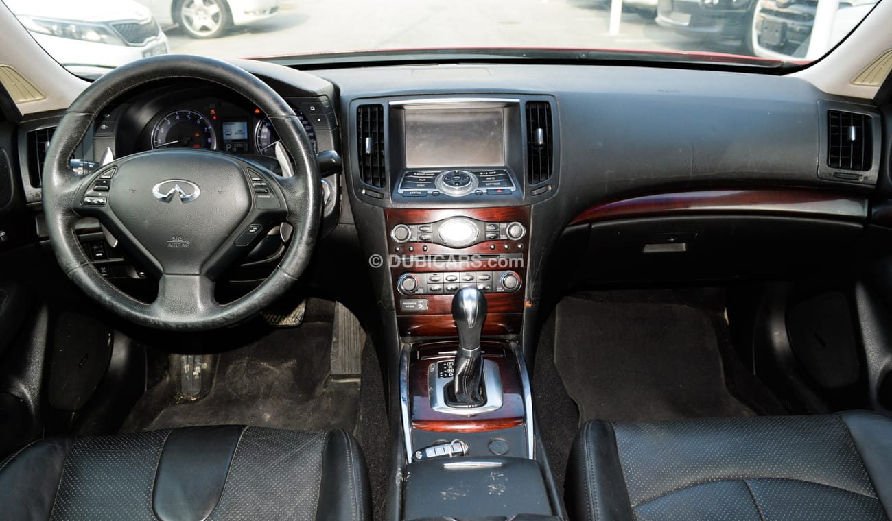 إنفينيتي G25 موديل 2012 لون أحمر خليجى رقم واحد فتحة جلد رنجات حساسات بدون حوادث بحالة ممتازة لاتحتاج لأى مصاريف