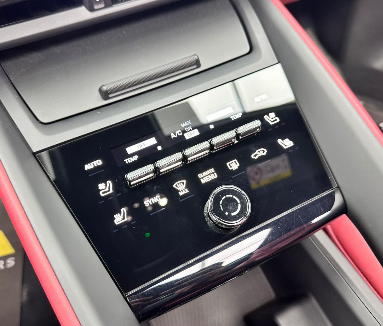 بورش ماكان 2024 Porsche Macan 4 EV, 06/2028 Porsche Warranty, Porsche Full Service History, GCC