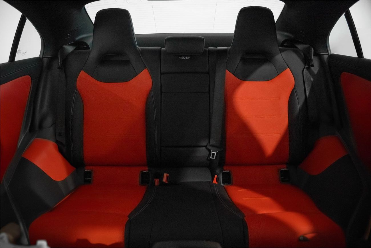 Mercedes-Benz CLA 200 Premium 2.0L Premium 1.3L