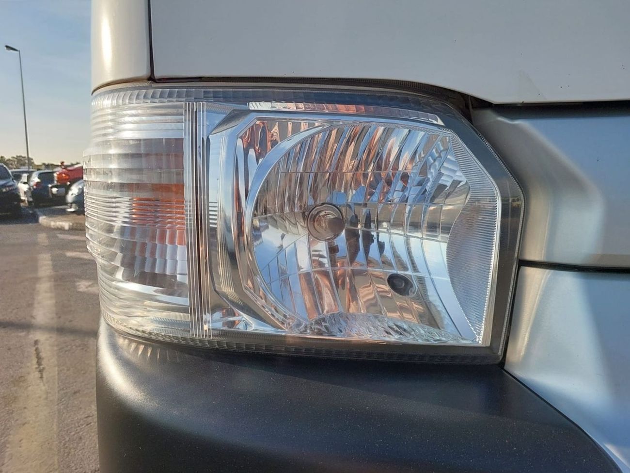 Toyota Hiace TOYOTA HIACE VAN RHD 2015 MODEL 3.0 L DIESEL AUTOMATIC(PM16111)