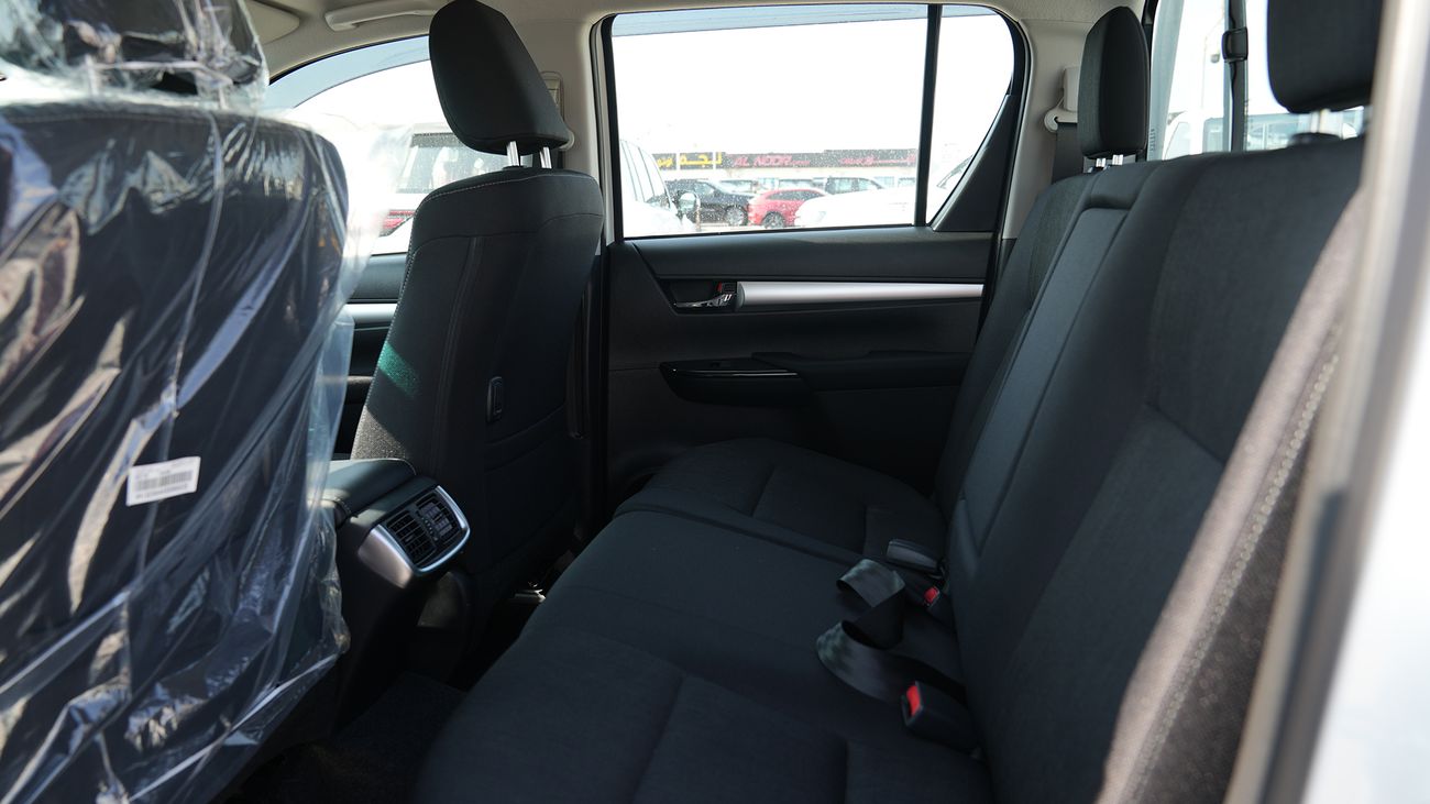 تويوتا هيلوكس SR5