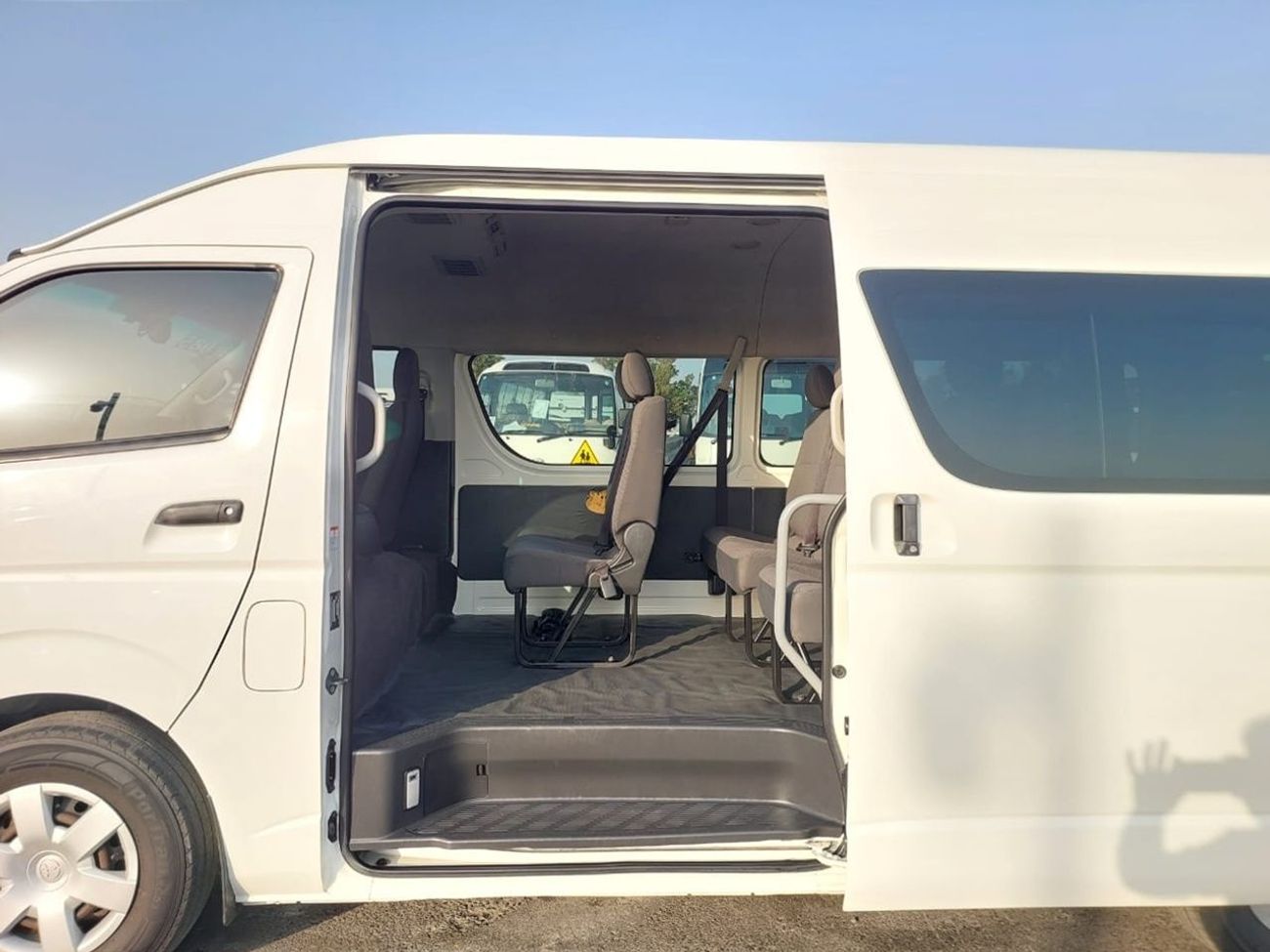 تويوتا هاياس TOYOTA HIACE COMMUTER VAN RHD 2015 MODEL 3.0 L DIESEL AUTOMATIC(PM22809)