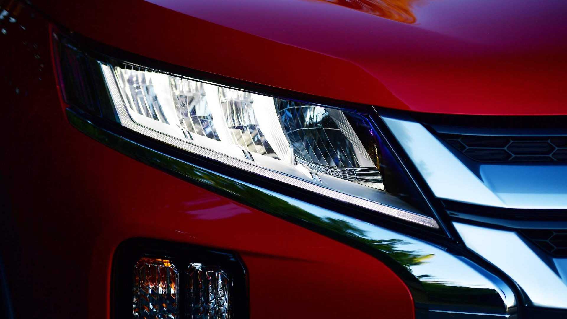 Mitsubishi ASX exterior - Headlight