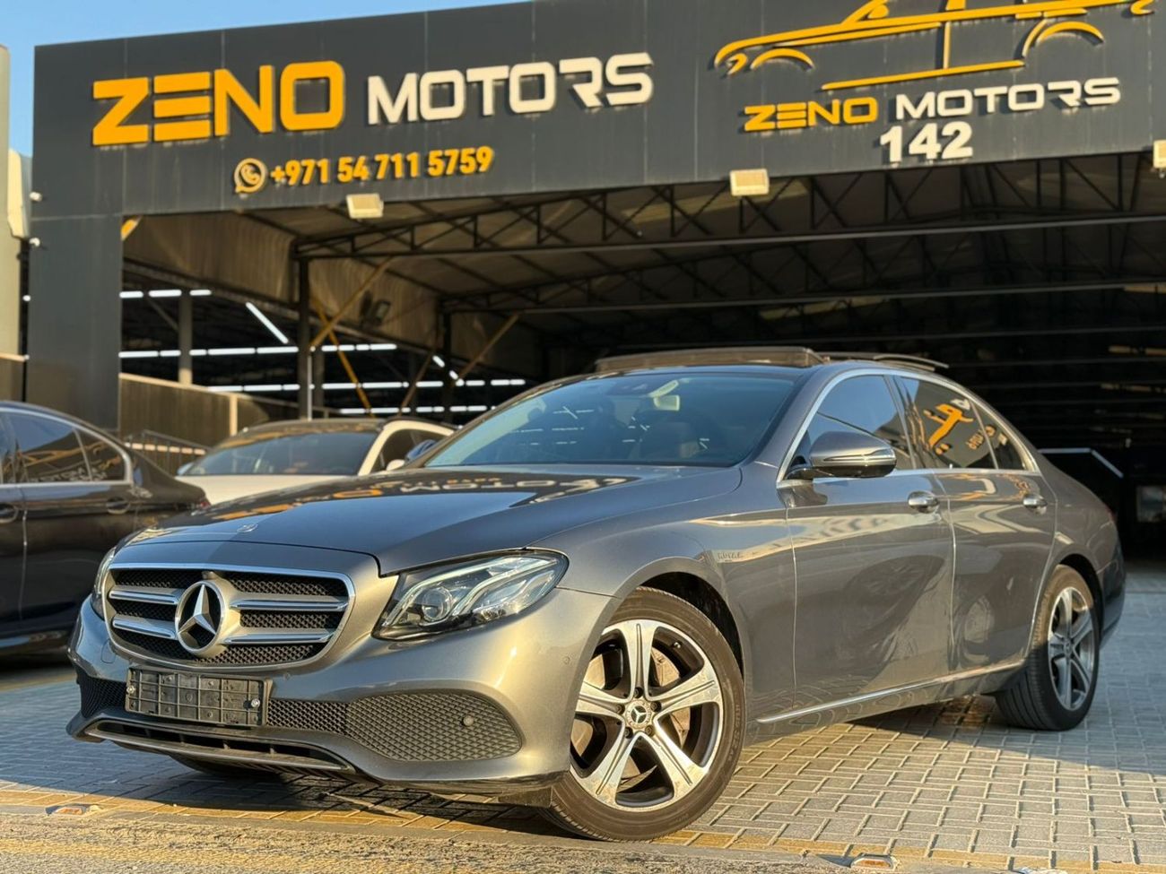 Mercedes-Benz E300 Premium 2.0L