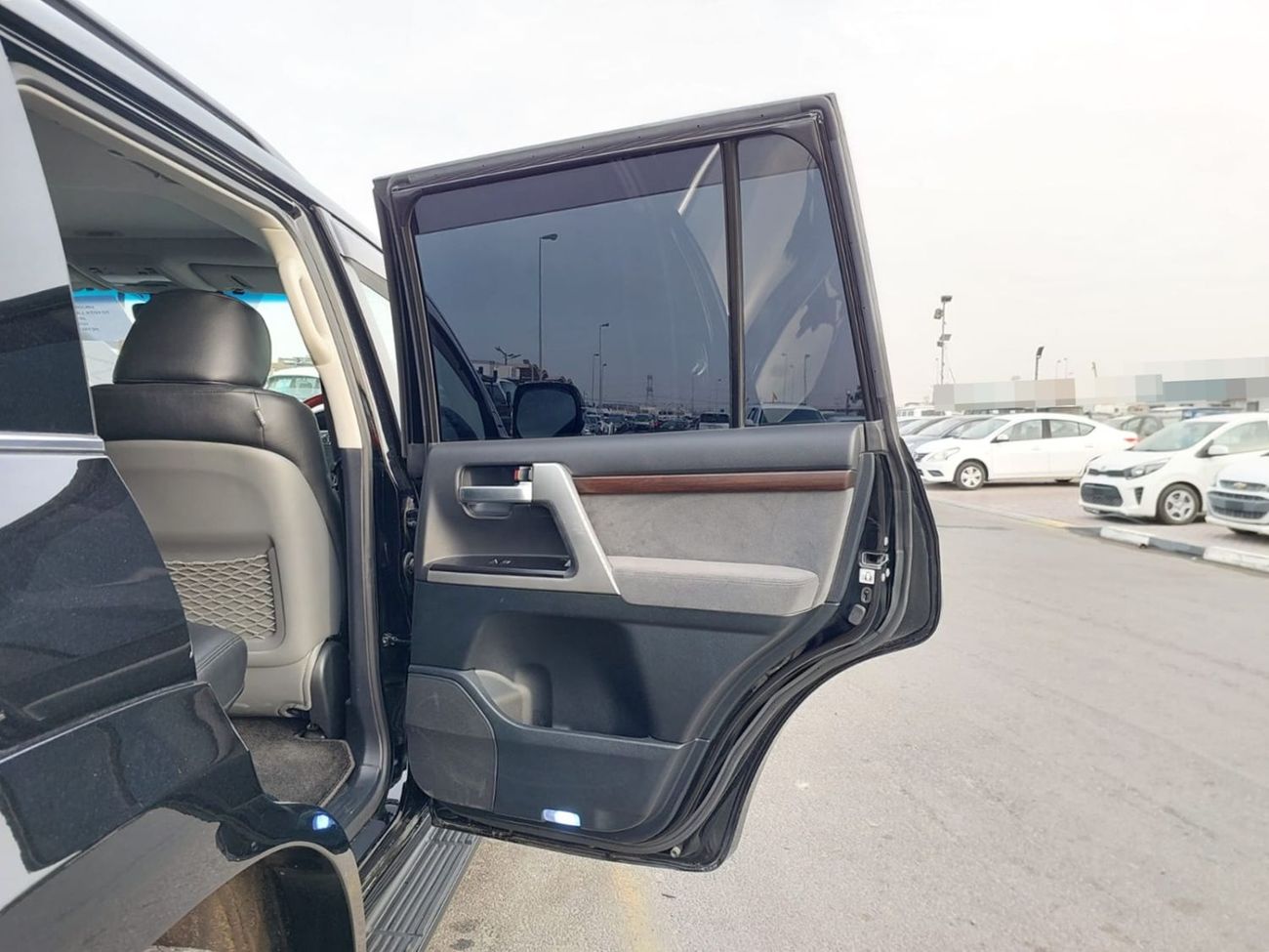 Toyota Land Cruiser TOYOTA LAND CRUISER SUV RHD 2019 MODEL 4.6 L PETROL AUTOMATIC(PM92283)