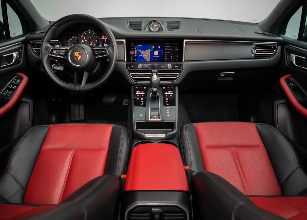 Porsche Macan STANDARD Dealer Service • Sport Chrono • AWD • GCC