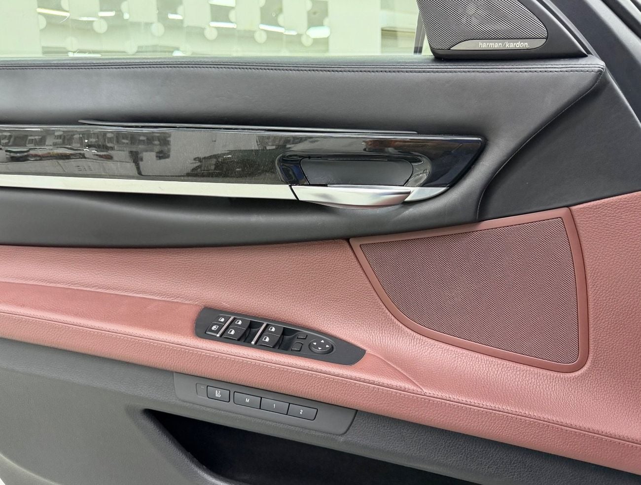 BMW 750Li Luxury 4.4L (443 HP)