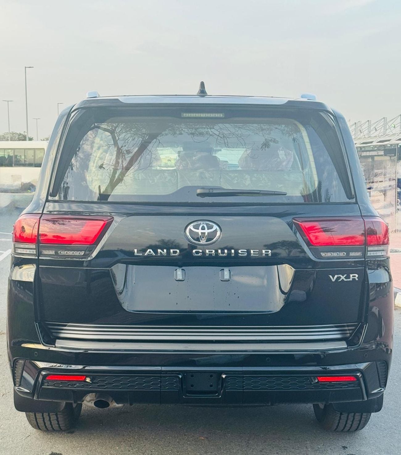 Toyota Land Cruiser TOYOTA LAND CRUISER VXR 4.0 2026 full  GCC Al Futtaim option  Black inside beige