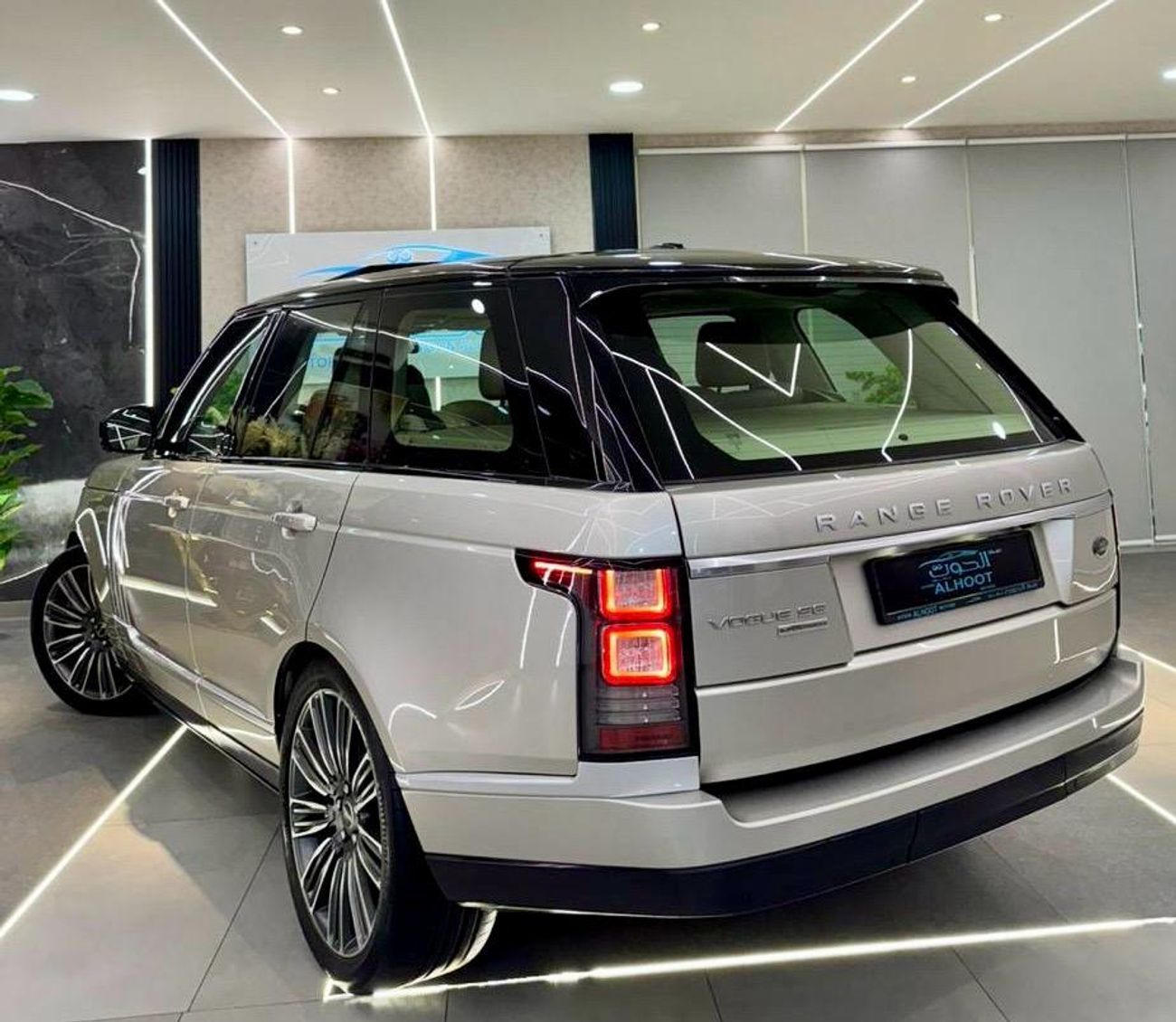 لاند روفر رينج روفر Autobiography 5.0L (510 HP) AUTOBIOGRAPHY GOLDEN RR VOGUE || GCC || SUPERCHARGED || TOP OPTIONS || F