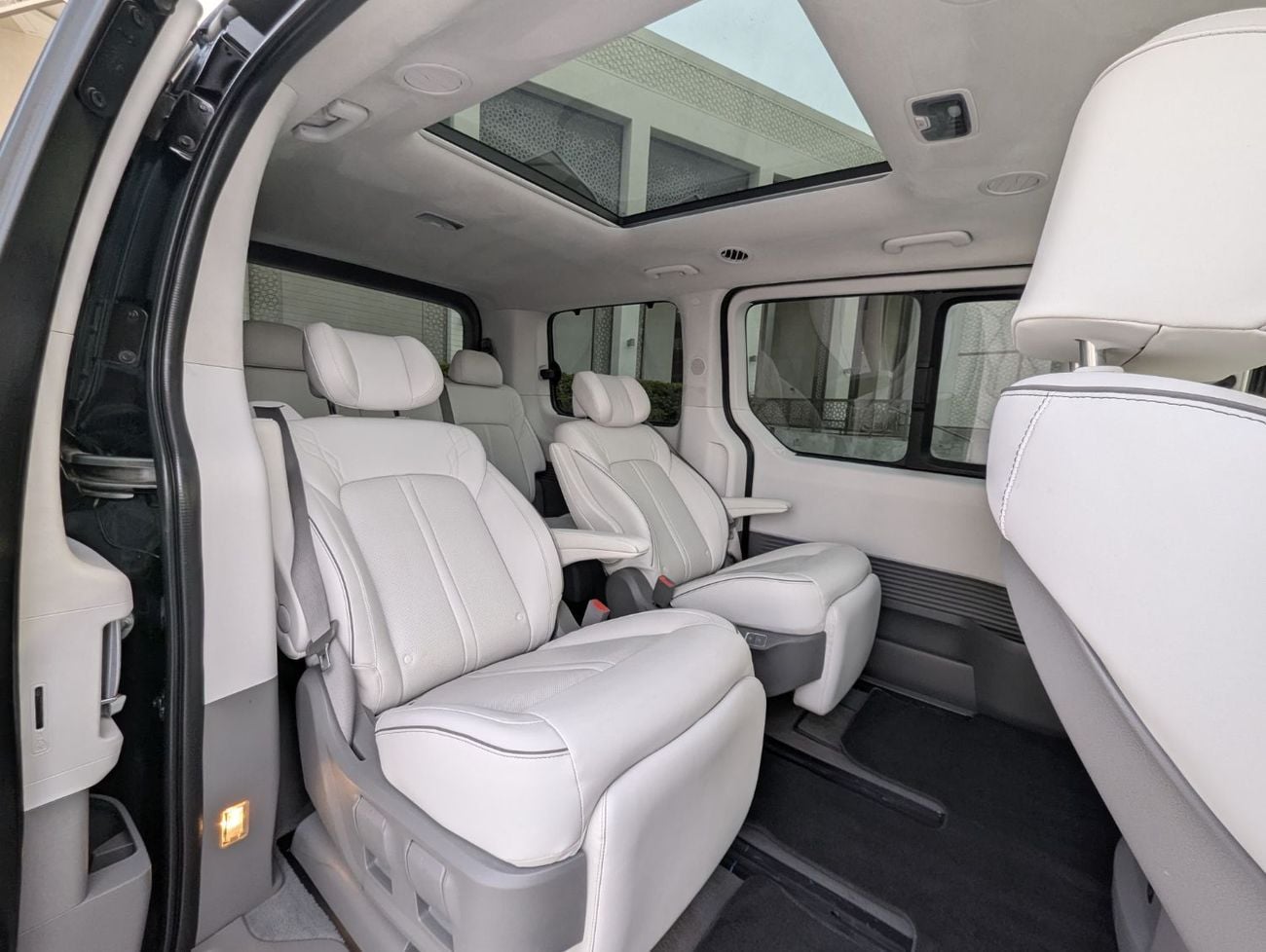 هيونداي ستاريا Hyundai staria 2022 LHD black colour