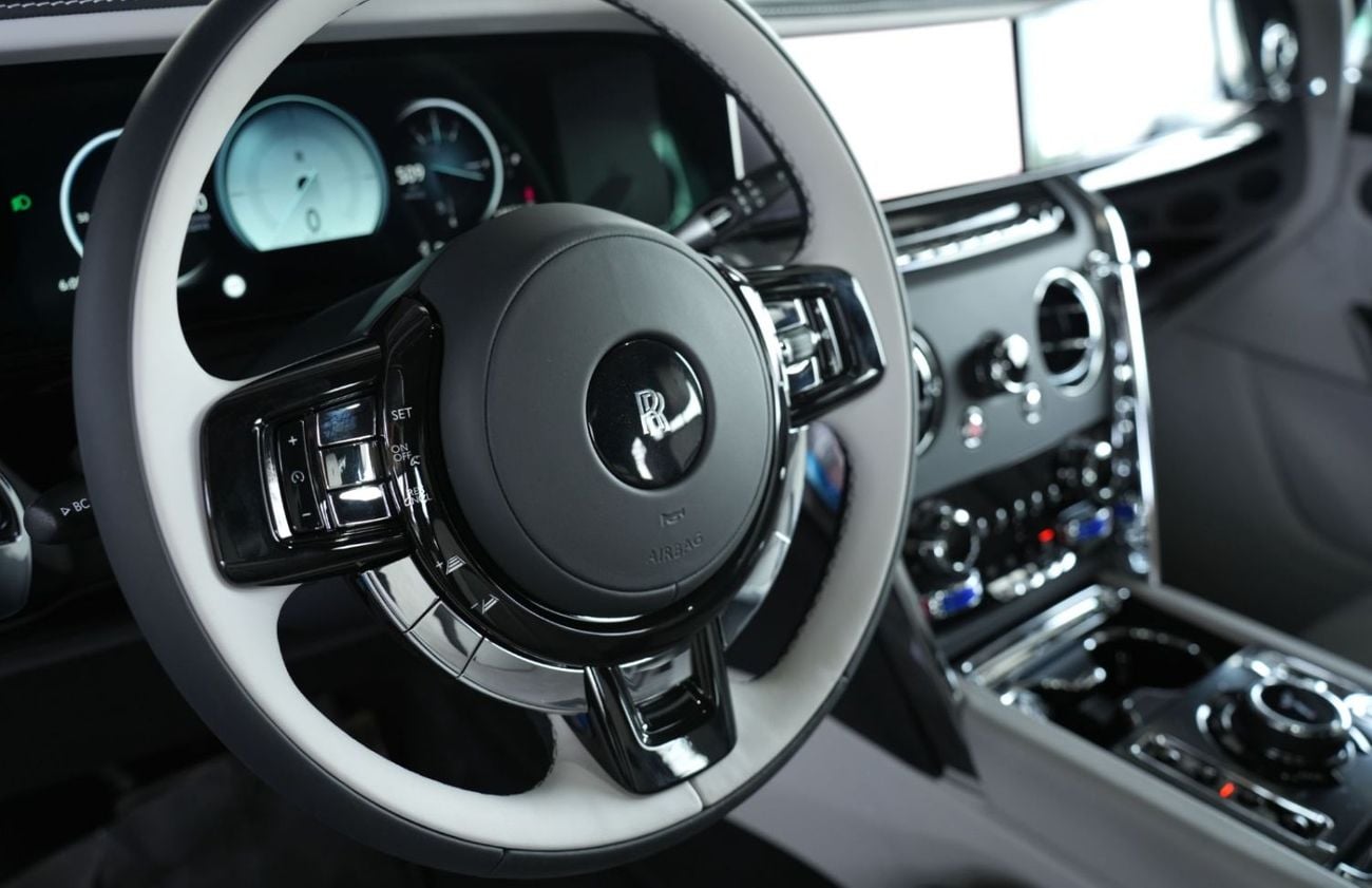 رولز رويس كولينان Silver Badge AWD V12