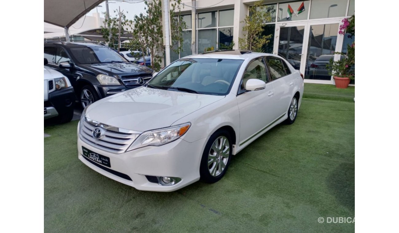 Toyota Avalon 2011 model, leather hatch, cruise control, sensor wheels, in excellent condition