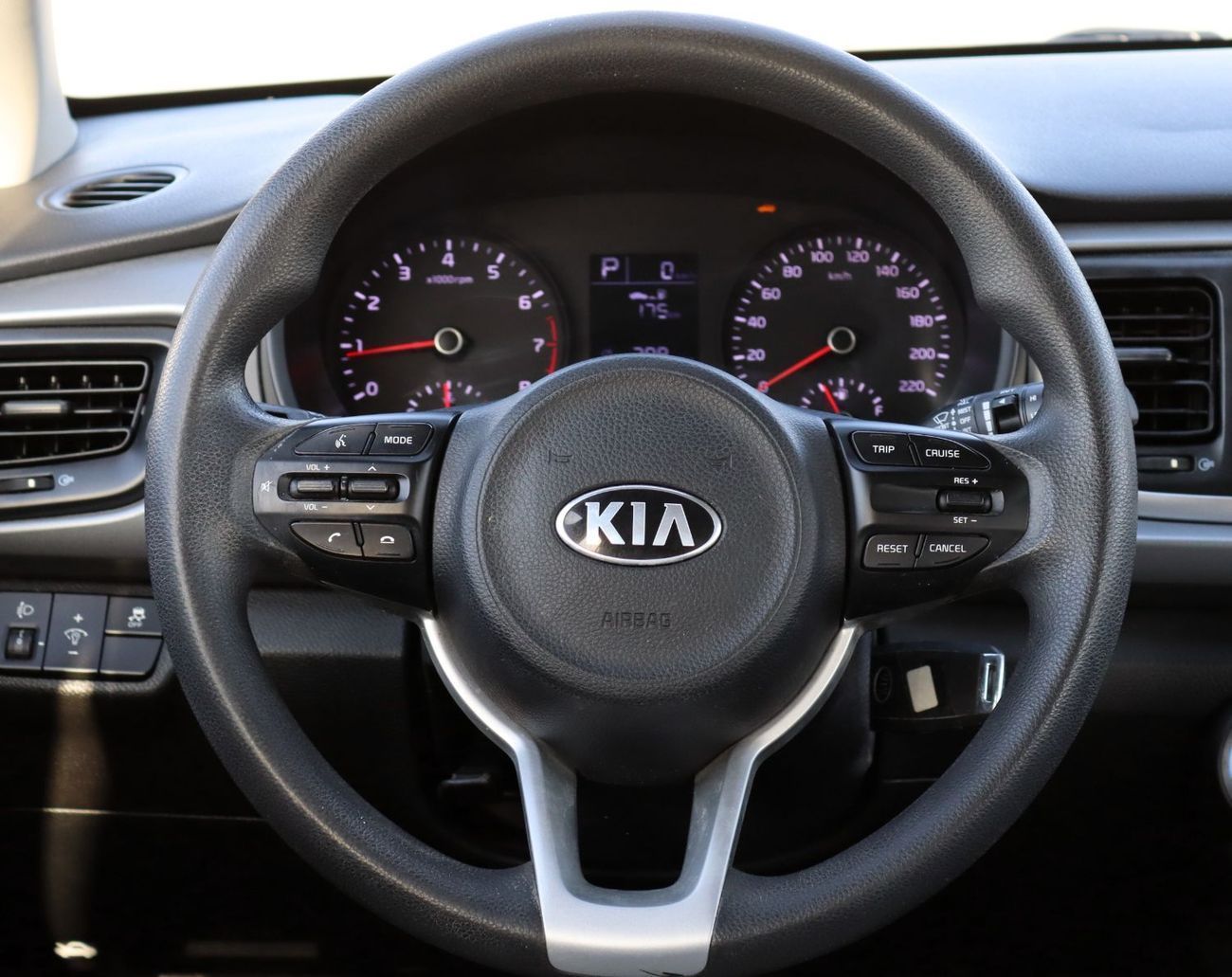 Kia Rio EX 1.4L (100 HP) Hatchback