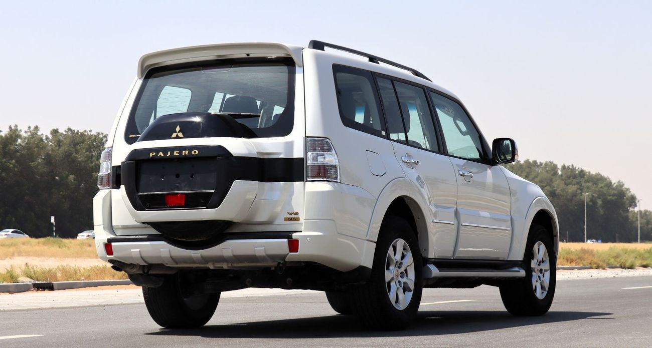 Mitsubishi Pajero GLS HIGHLINE ACCIDENTS FREE - GCC - PERFECT CONDITION INSIDE OUT - FULL OPTION