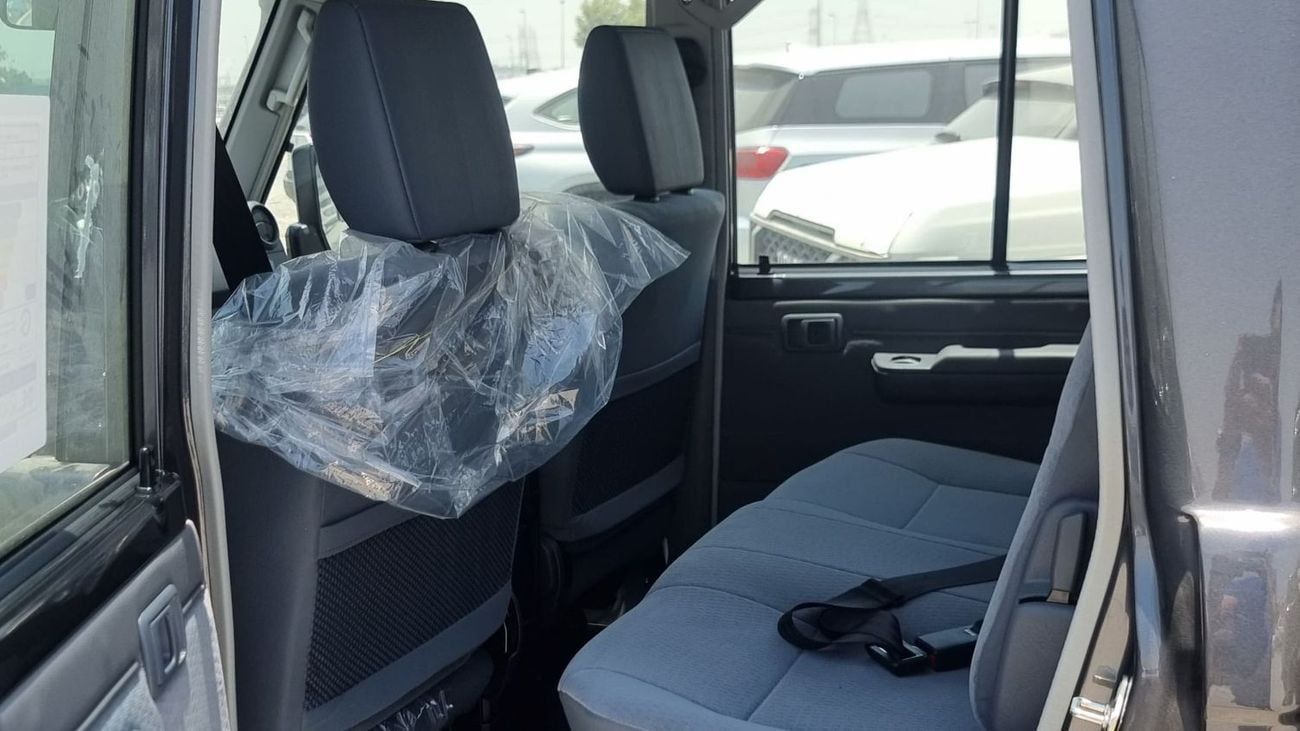 Toyota Land Cruiser Pick Up 4.0L V6 . 24-valve DOHC . VVT-i . DOHC. 16V . 5 Seater . 4 Door . Automatic . Four Wheel Drive