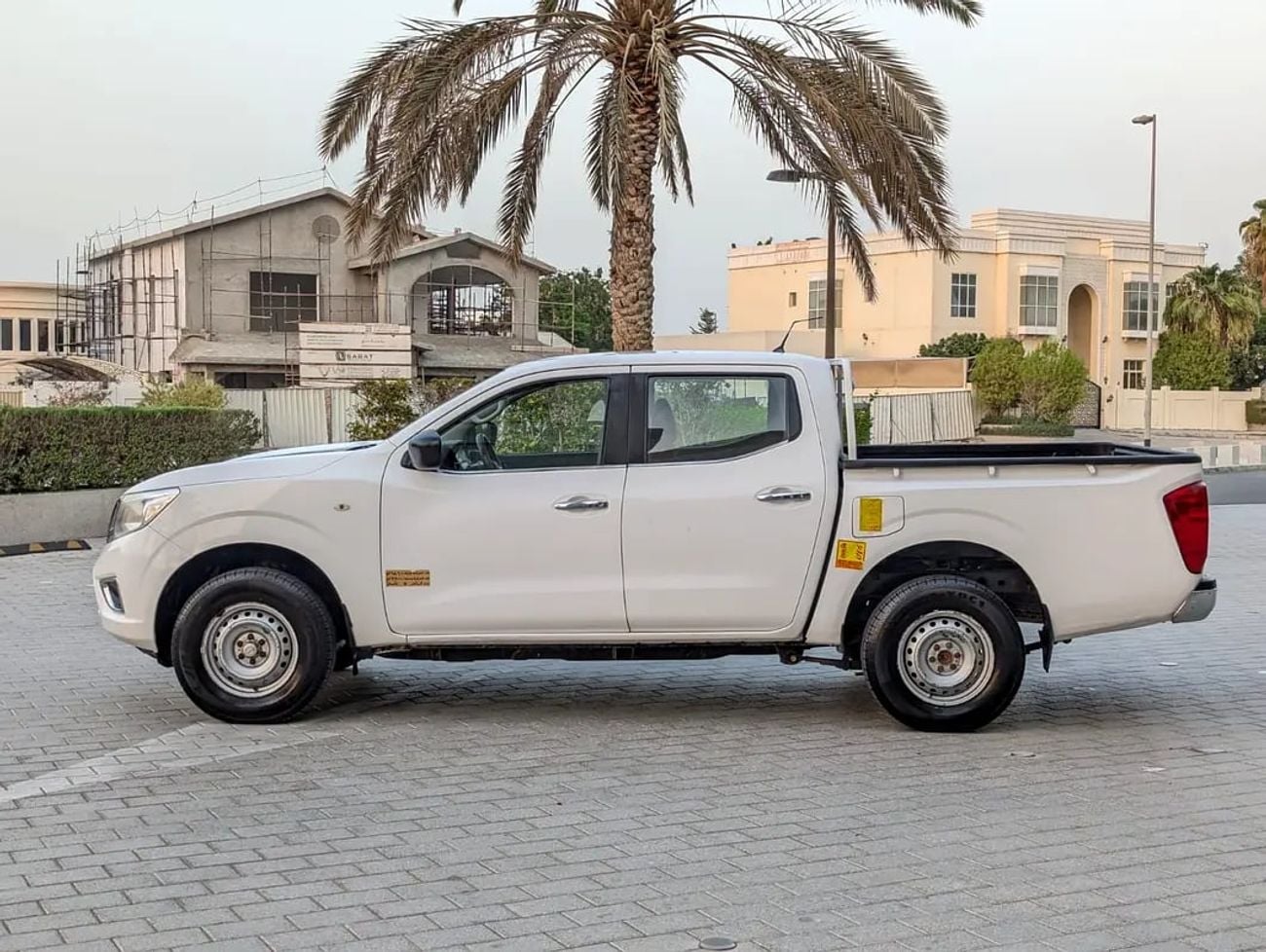 Nissan Navara GCC 4X4 V4 2.5L AUTOMATIC LOW MILEAGE IN EXCELLENT CONDITION