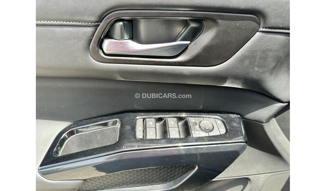 Nissan Pathfinder SV