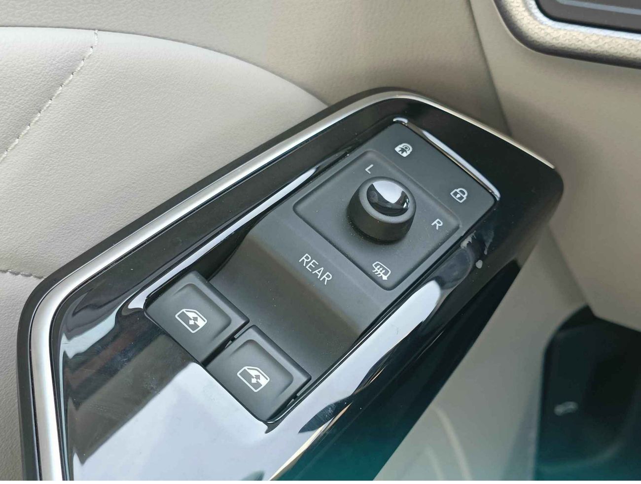 فولكس واجن ID.6 X-PURE /  CLOSE PANORAMIC ROOF / FULL OPTION / ONLY FOR EXPORT - UNLIMITED MILEAGE