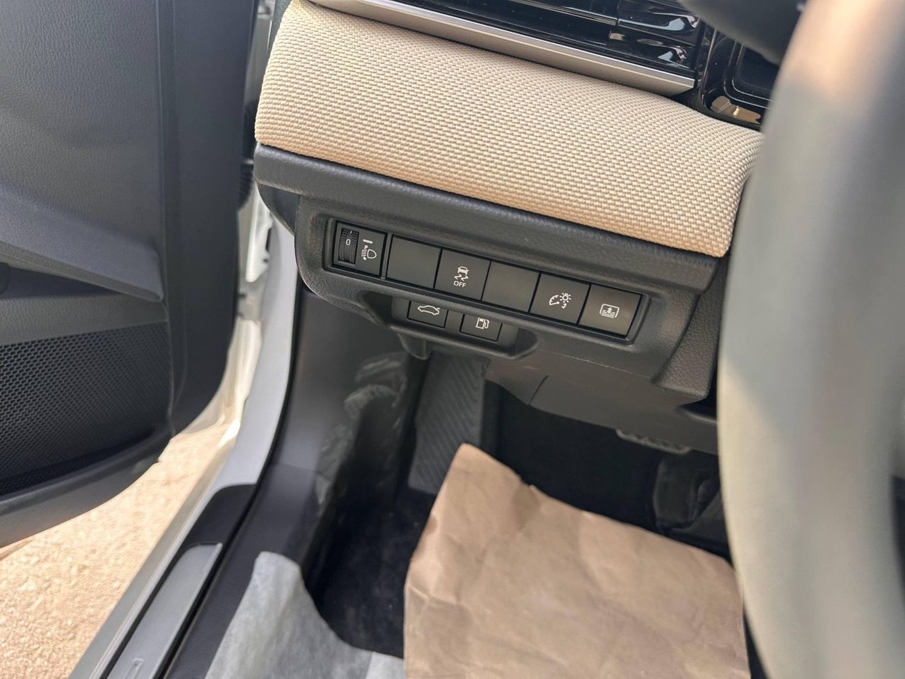 Toyota Camry Camry LE Hybrid GCC Japan made