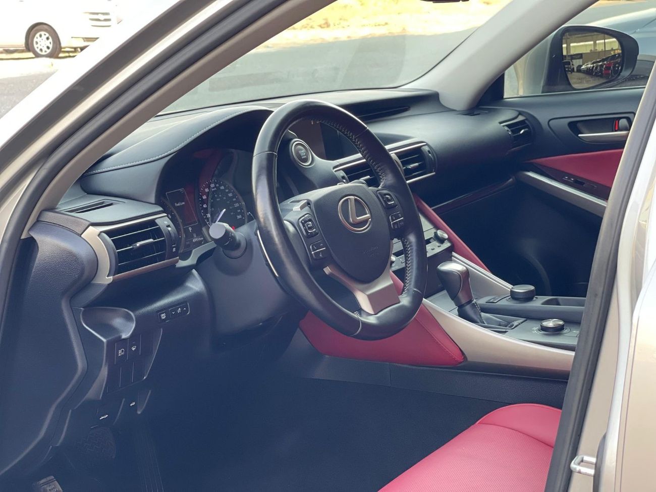 لكزس IS 350 F-Sport Platinum 3.5L IS 3.5L V6 / PLATINUM / CLEAN TITLE / 1290 AED MONTHLY