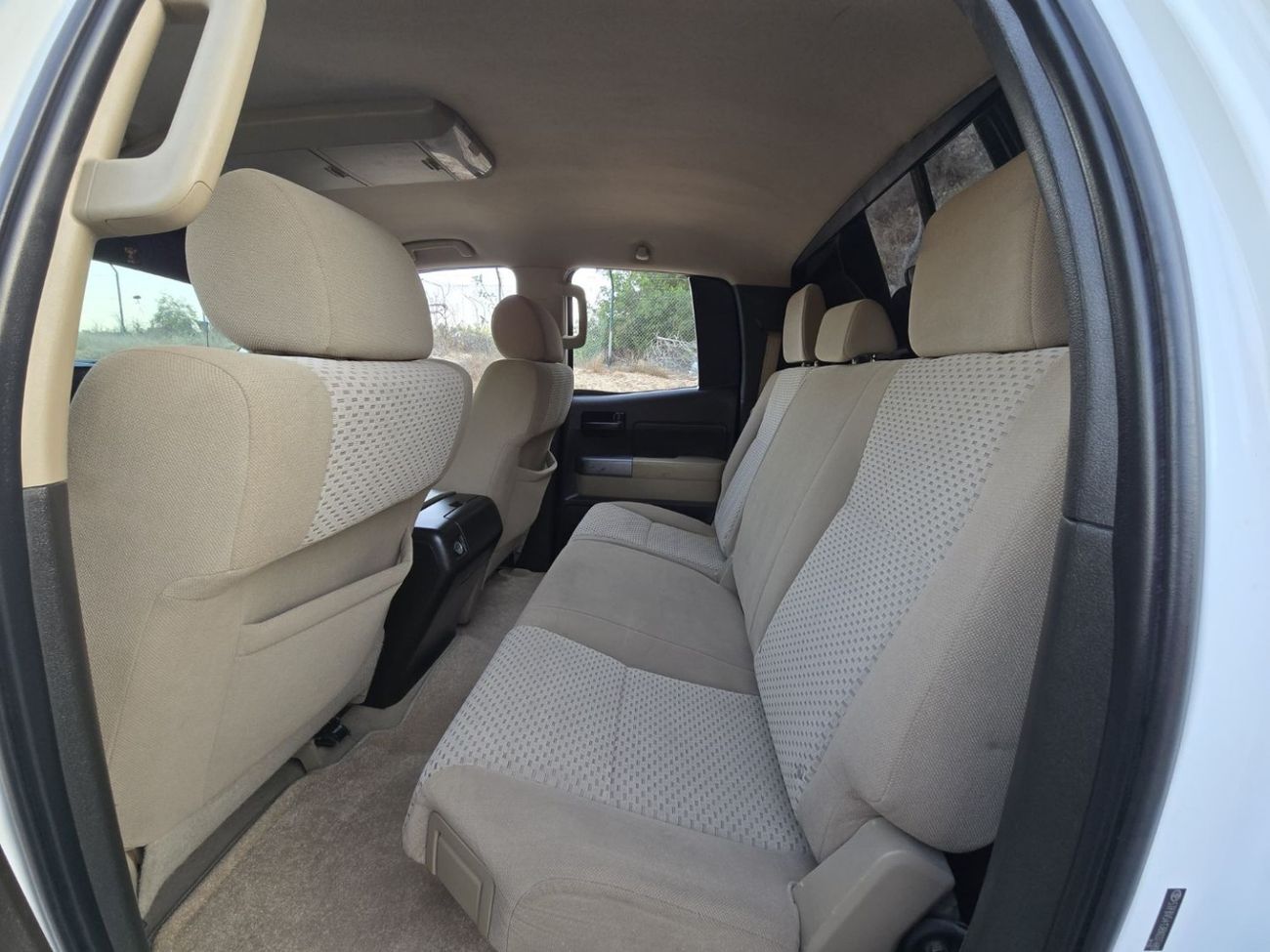 Toyota Tundra Crewmax SR5 5.7L TOYOTA TUNDRA 2011 5.7L V8 // 4X4 // GOOD CONDITION INSIDE OUT SIDE