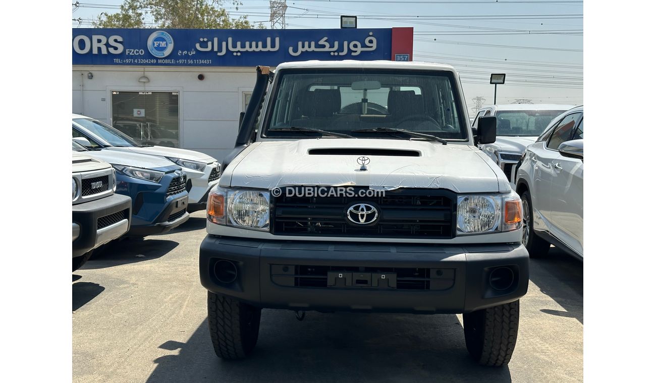 تويوتا لاند كروزر بيك آب 79 Doublecab  V8 4.5L Turbo Diesel 6 Seat 4WD MT