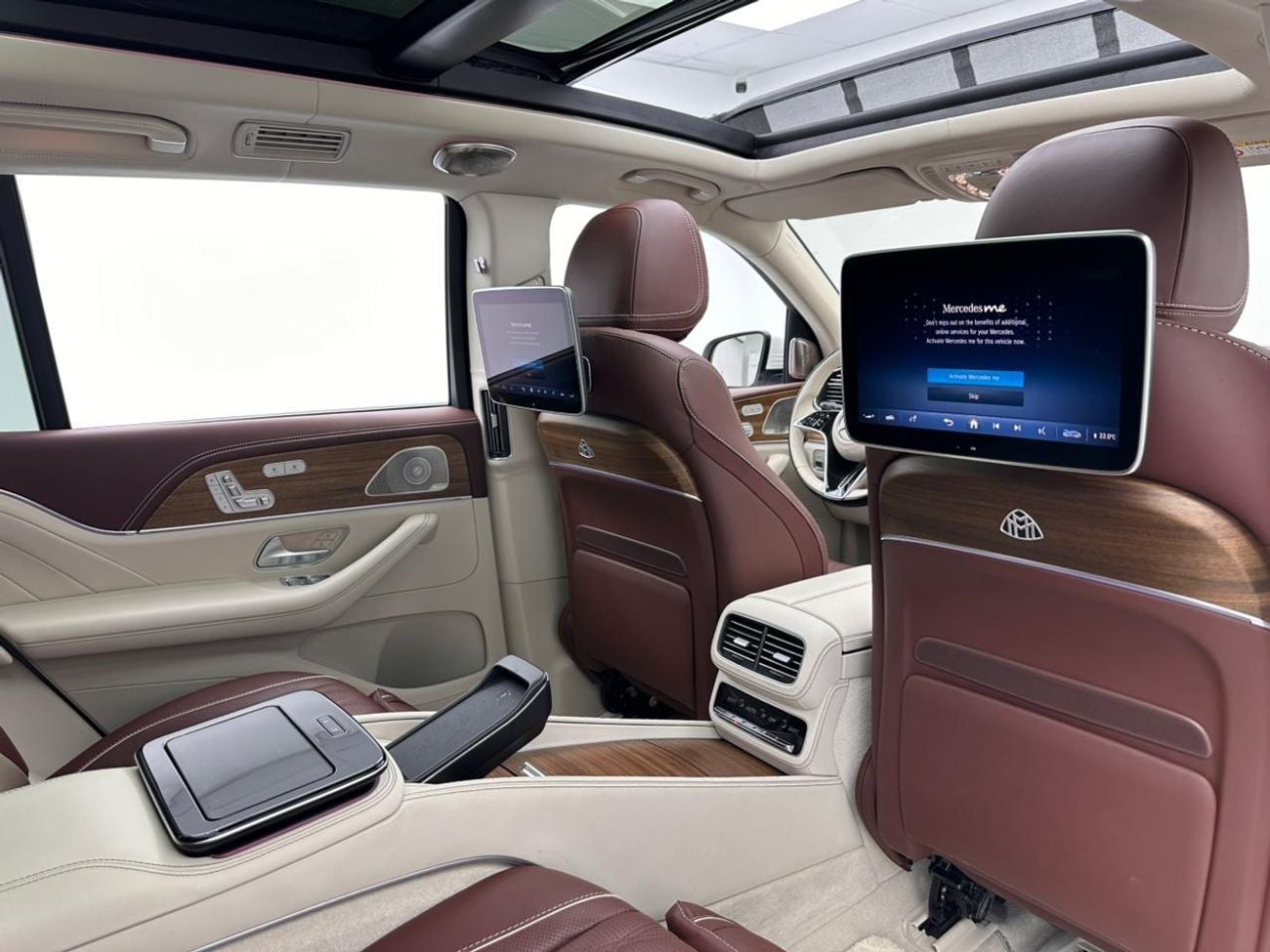 مرسيدس مايباخ gls600 مايباخ 2024 Mercedes-Maybach GLS 600 4MATIC, 1 Year Warranty Unlimited Km, Full Service History