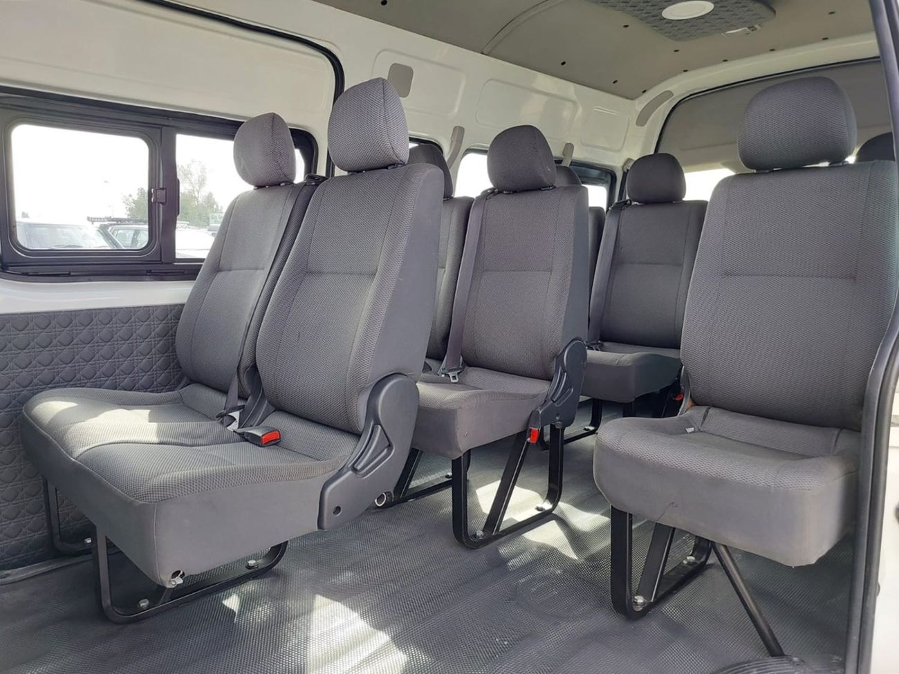 تويوتا هاياس (RAMADAN OFFER) TOYOTA HIACE COMMUTER VAN RHD 2018 MODEL 3.0 L DIESEL AUTOMATIC(PM21528)