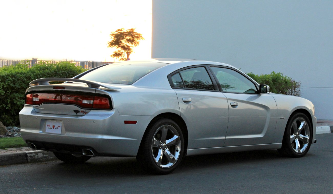 Dodge Charger R/T 5.7L - EXCELLENT CONDITION