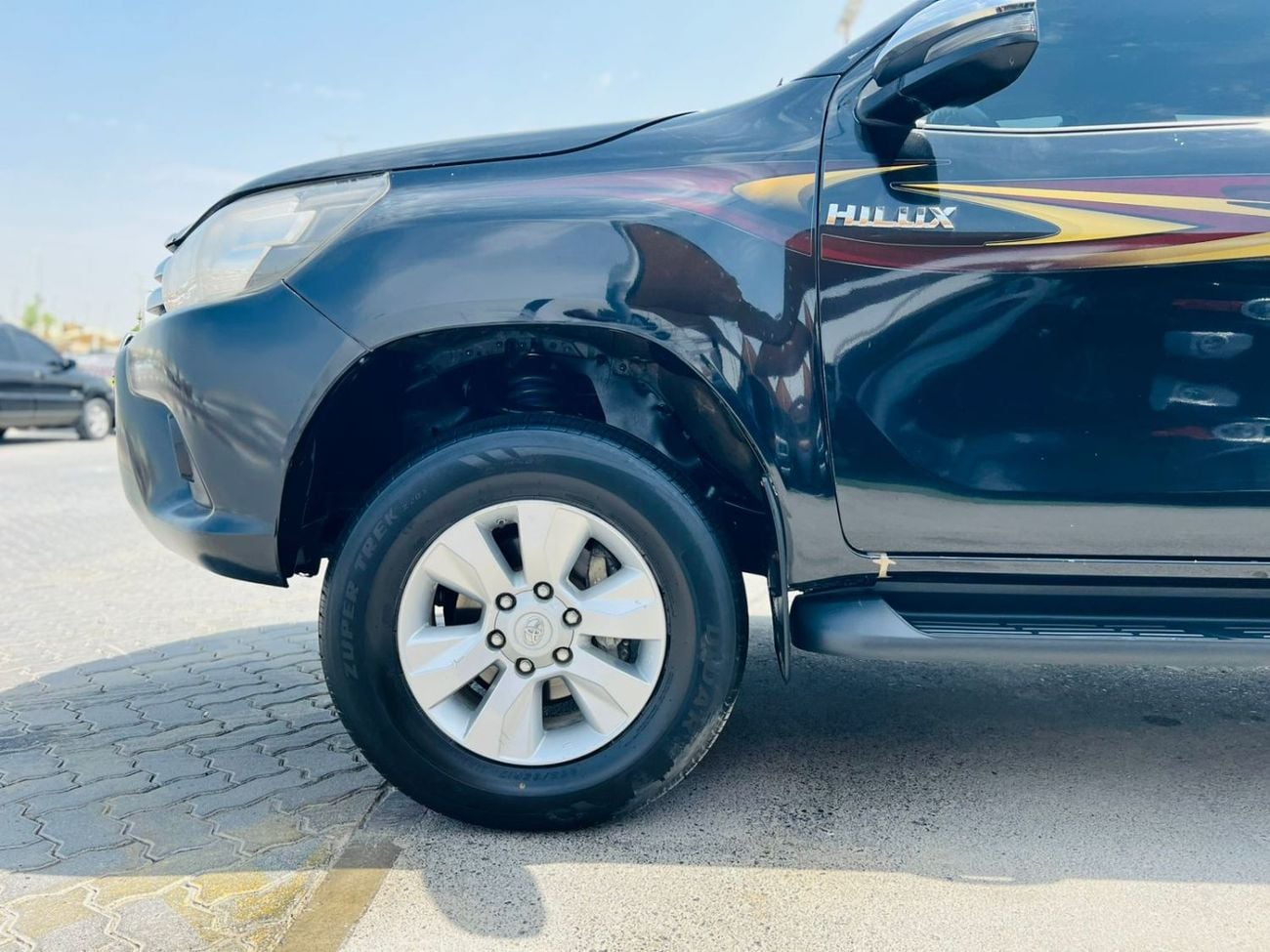 تويوتا هيلوكس GLX LHD 2.4L 4 Cyl diesel engine Automatic Gear 4WD Utility Pickup Truck 5 Seats 4 Doors