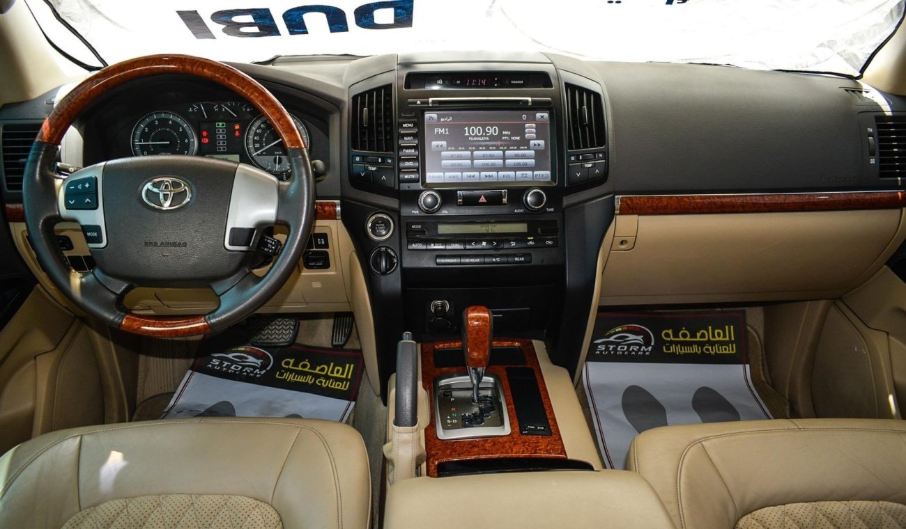 Toyota Land Cruiser GXR V6 With V8 badge