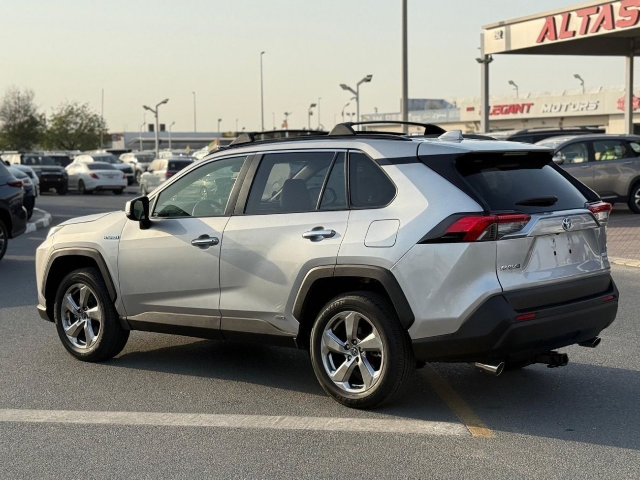 Toyota RAV4 Hybrid Limited panoramic, 360 camera Full Option