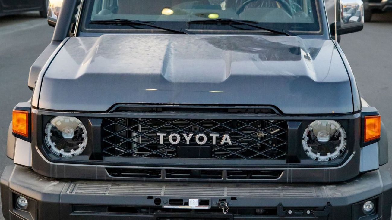 Toyota Land Cruiser Pick Up 79 DC V6 4.0L Petrol Z1 A/T 2025YM