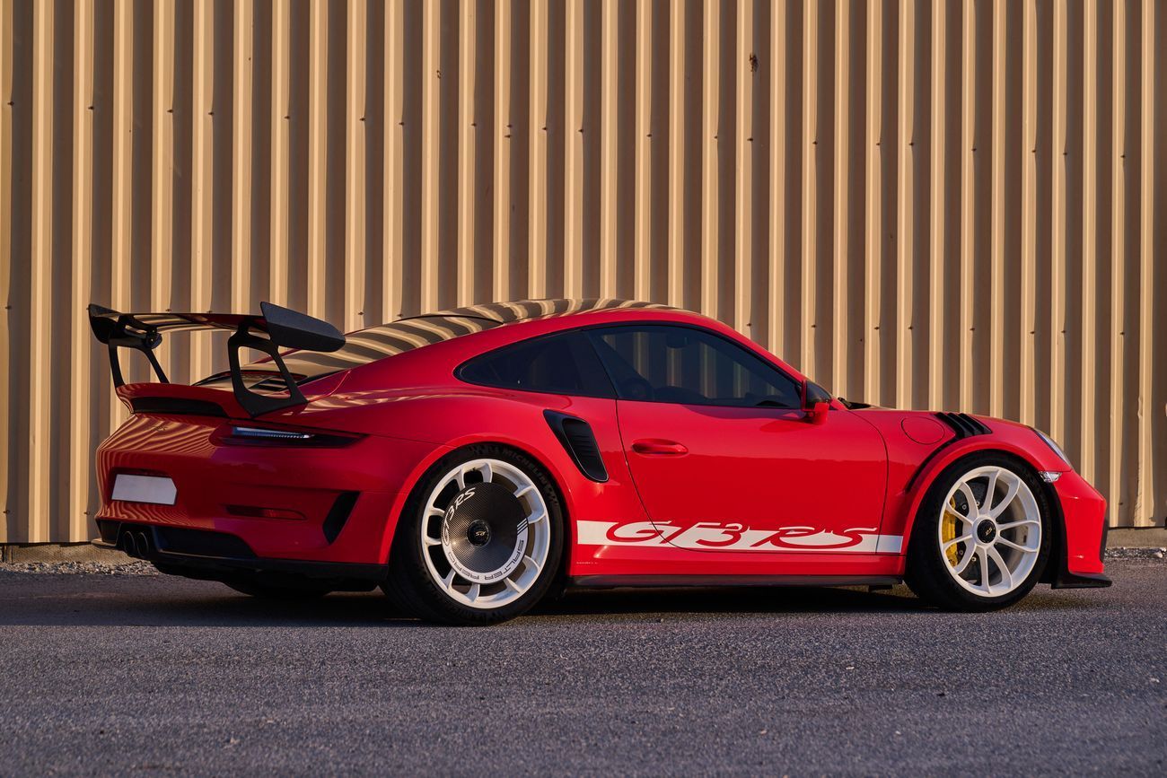 بورش 911 بورشه GT3 RS - Weissach  بورشه 911 GT3 RS مميزة جدًا مع الحزمة النادرة والمطلوبة "Weissach". في الجي