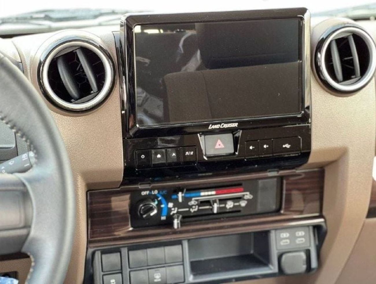 تويوتا لاند كروزر 70 LC76 4.0L PTR M/T // 2024 // HIGH OPTION WITH DVD & BACK CAMERA , POWER WINDOWS , COOL BOX // SPECIA