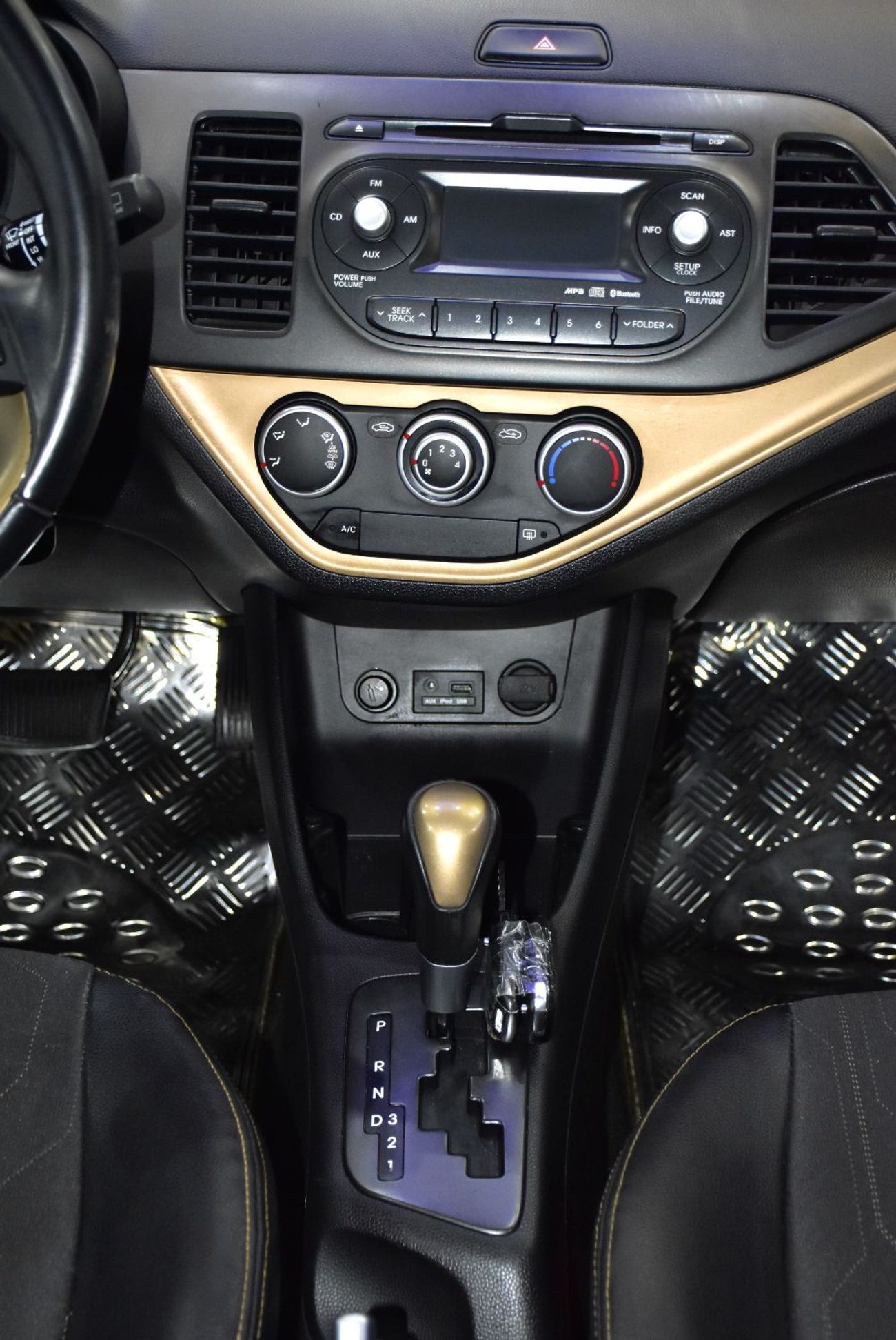 Kia Picanto EXCELLENT DEAL for our KIA Picanto ( 2015 Model ) in White Color GCC Specs